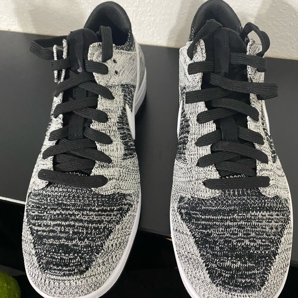 Nike Dunk Flyknit ‘Oreo’ Size 9.5 men’s main image 5
